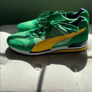 Never worn men size 10 Puma sneakers